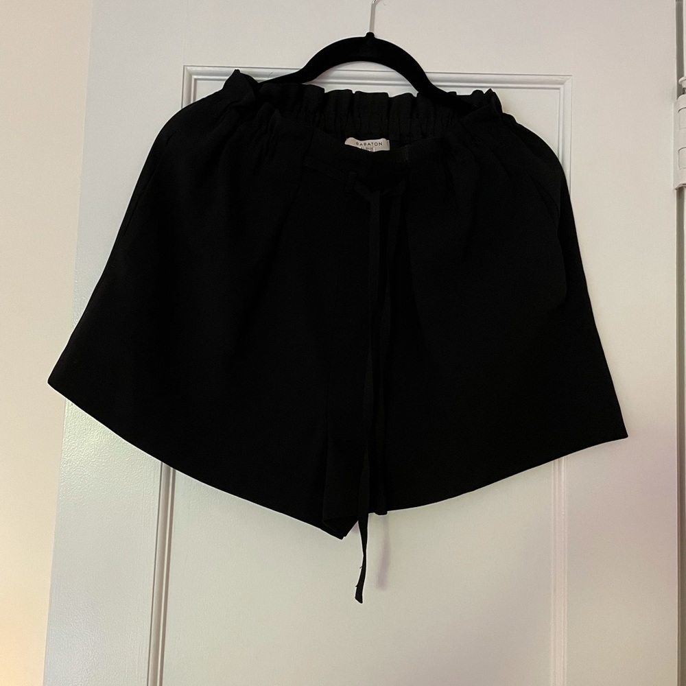 Aritzia drawstring M silk shorts